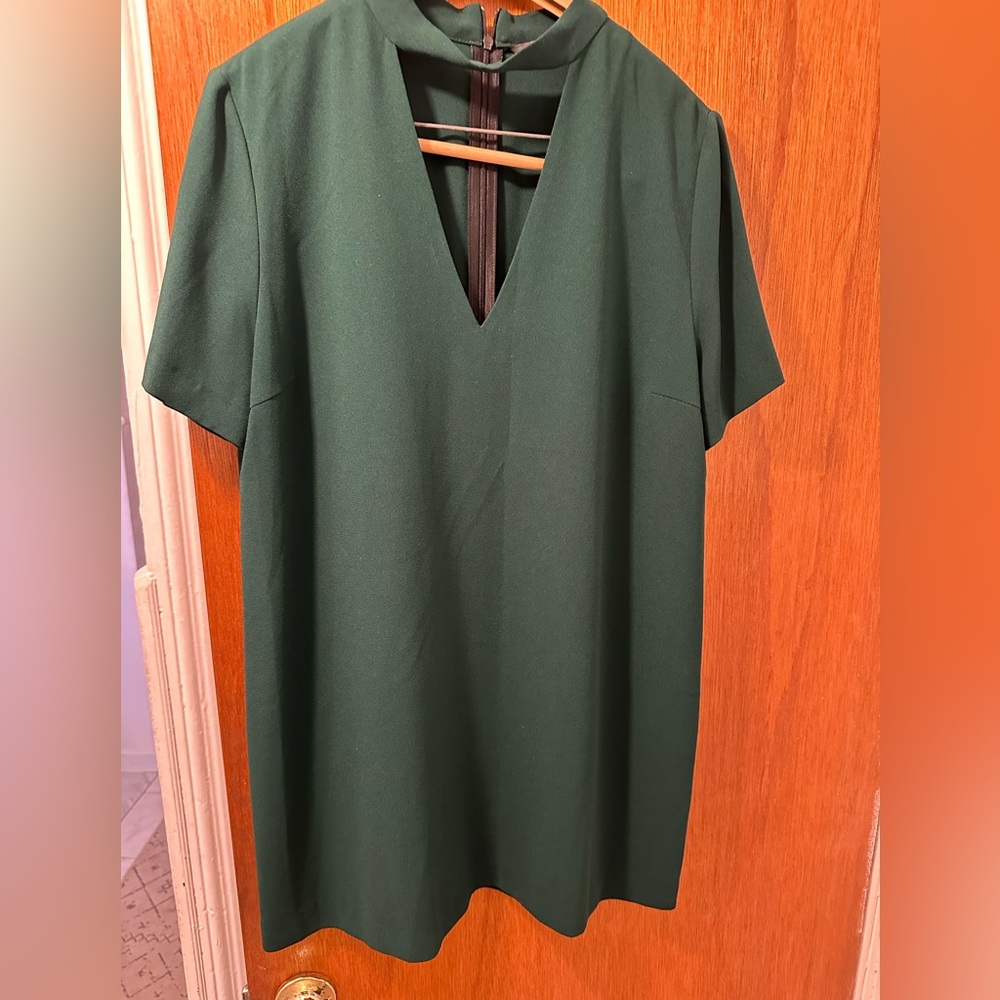 Elegant Green V-Neck Dress